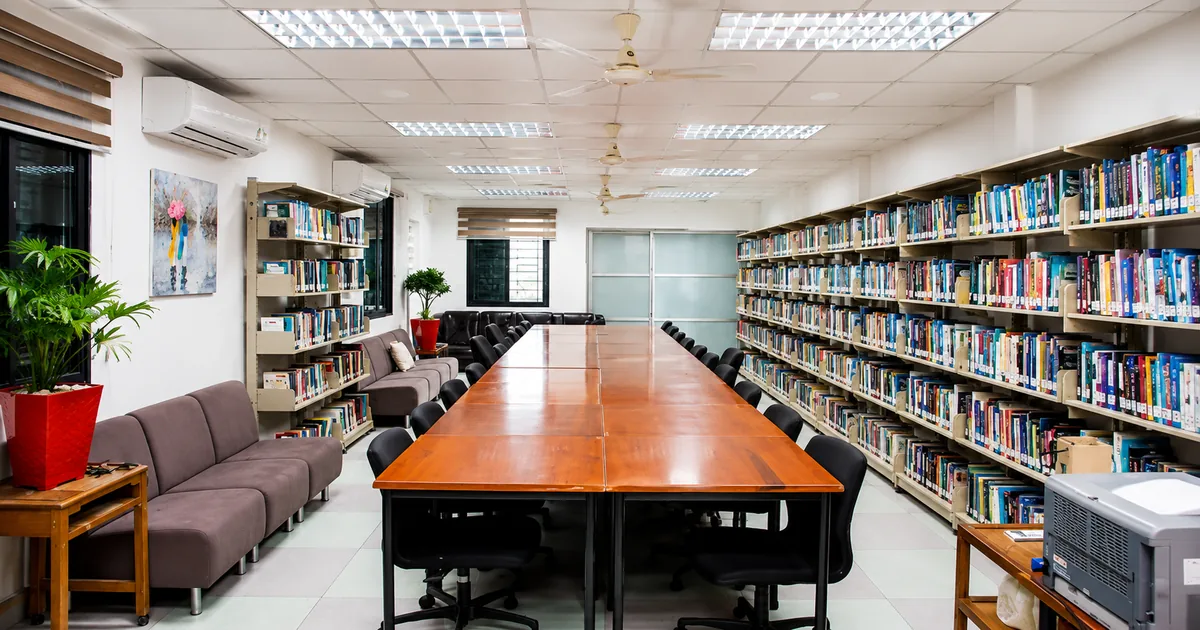 Thủ tục nhận chứng chỉ VSTEP tại Đại học Kinh tế TP.HCM (UEH)